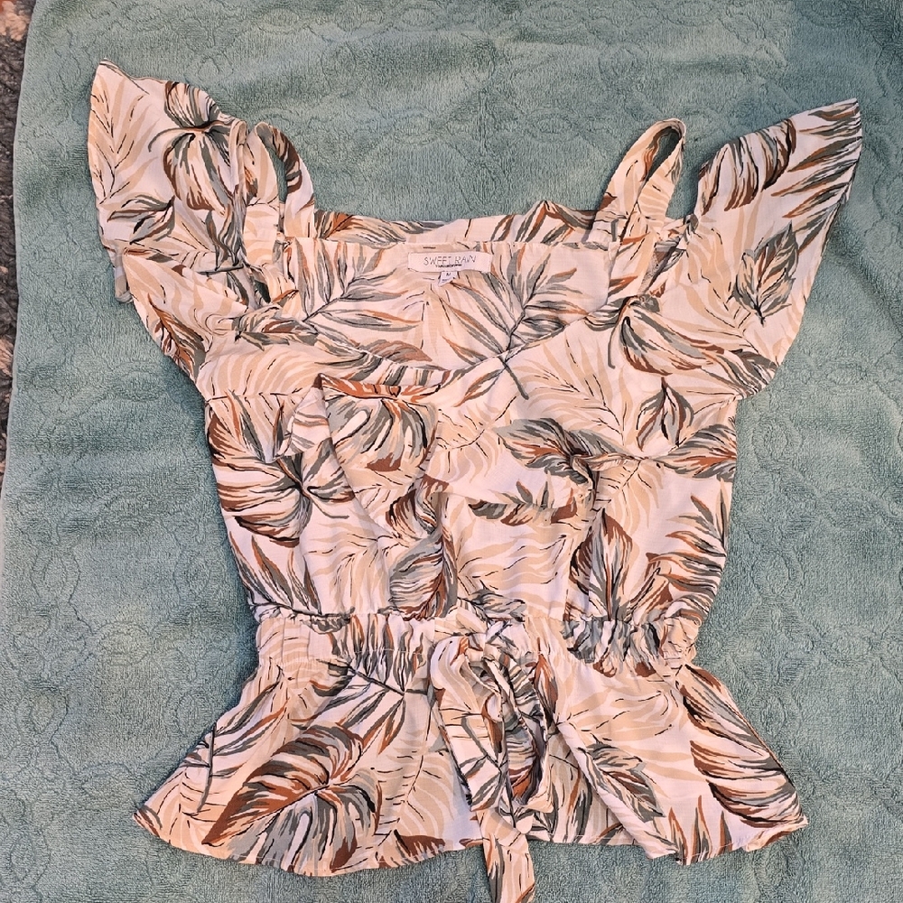 SHEIN Leaf Patterned Ruffle Blouse